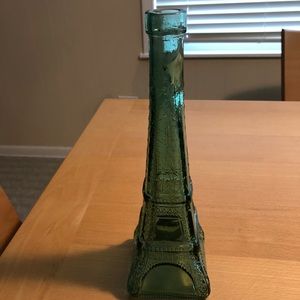 Eiffel Tower - 2 items. Vase and luggage tag.